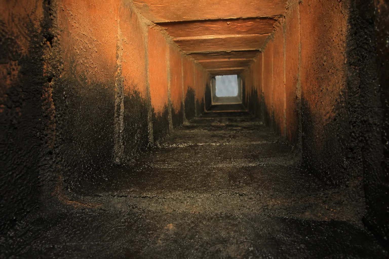 Can you burn pine in a fireplace: creosote deposit and hard glaze coating a clay tile chimney flue liner