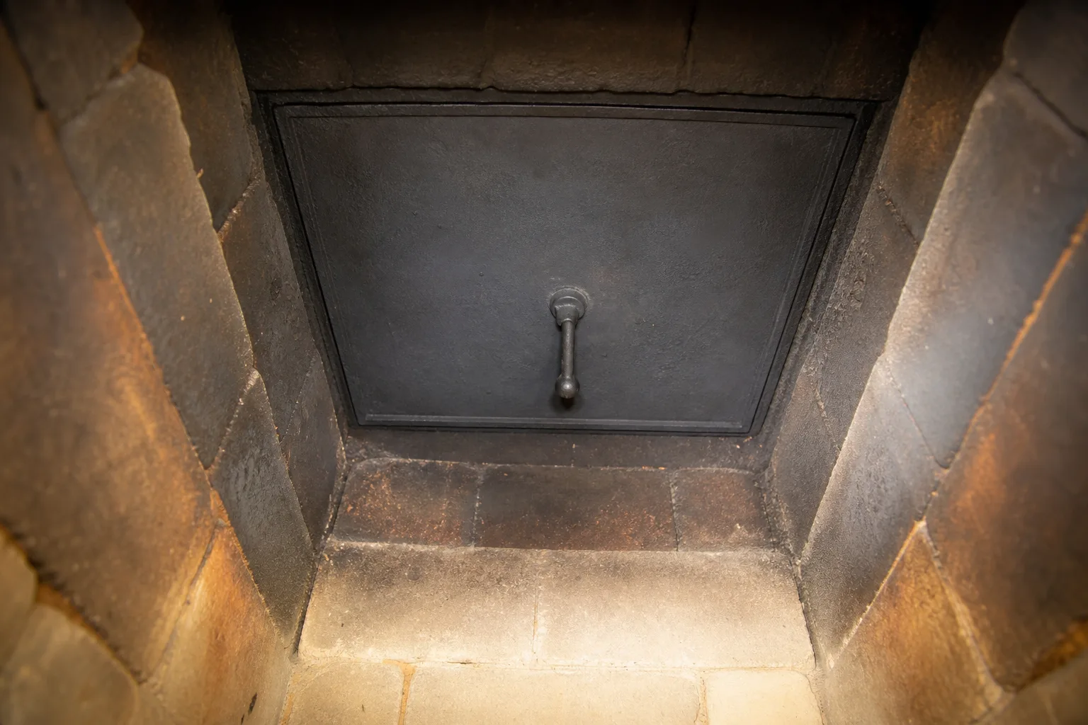 chimney balloon alternative: a sound throat damper plate seating flat on its frame, a typical sound condition
